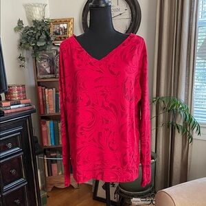 Athleta Red V-Neck Long Sleeve Top with Tonal Swirl